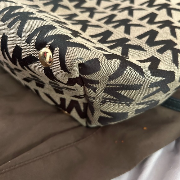 Michael Kors Jet Set Black Beige Tote Signature Canvas with chain straps - Picture 3 of 7